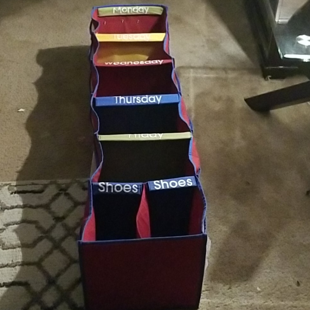 Week day shoe rack